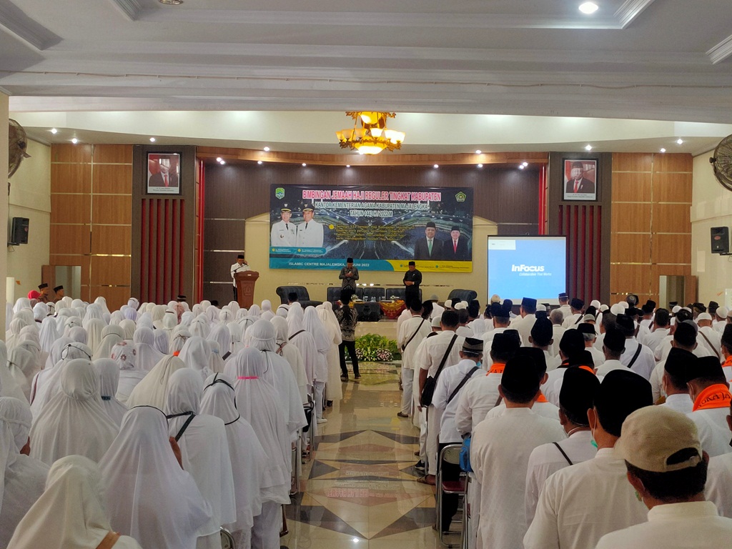 ratusan-calon-jemaah-haji-asal-kabupaten-majalengkaa.jpg