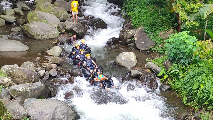 river-tubing-cikadongdong_1.jpg