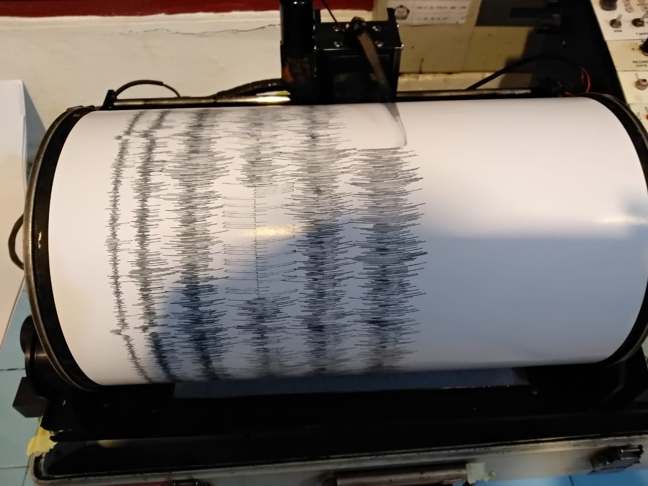 seismograf-gempa.jpg