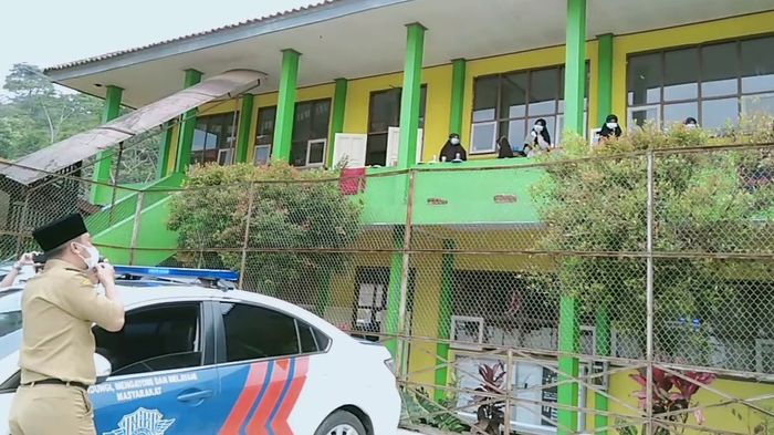 wabup-tasikmalaya-deni-r-sagara-kunjungi-pontren-nurul-huda.jpg