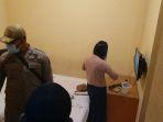 13-pasangan-bukan-suami-istri-terciduk-di-hotel-mojokerto-satpol-pp-indikasi-prostitusi-online.jpg