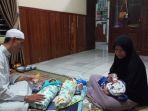 3-BAYI-KEMBAR-Pasangan-suami-istri-Ismail-dan-SofaA.jpg