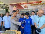 AF-baju-biru-depan-dan-WFP-tersangka-penyalahgunaan-NarkotikaA.jpg