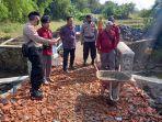 Aksi-Sosial-Bhabinkamtibmas-di-Majalengka-Bantu-Bangun-Fasilitas-Umum-Desa-Burujul-Wetan.jpg