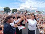 Anies-diberi-kujang-warga-garut-1.jpg