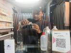 Arie-Dwinanto-33-Pemilik-Usaha-UMKM-Post-Parfume-di-Kota-Cirebon.jpg