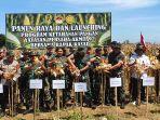 Asintel-Kasad-Mayjen-TNI-Drajad-Brima-Yoga-bersama-sejumlah-tamu-undangan-saatf.jpg