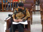 Baru-Saja-Sidang-Ferdy-Sambo-Justru-Sibuk-Curat-coret-Dokumen-Saat-Jaksa-Bacakan-Dakwaan.jpg