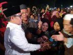 Cawapres-Muhaimin-Iskandar-menyalami-warga-Majalengka.jpg