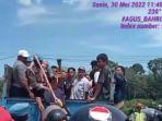 Detik-detik-Polisi-Banting-Pria-dari-Atas-Truk-hingga-Jatuh-ke-Tanah.jpg