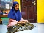 Elistia-Keluarga-Tinggal-Bareng-Ular-Piton.jpg