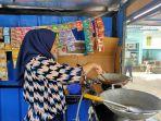 Emak-emak-di-Majalengka-Protes-Soal-Kebijakan-Beli-Minyak-Goreng-Curah-Pakai-Pedulilindungi.jpg