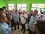 Eman-Suherman-menyalurkan-bantuan-MebelerSS.jpg