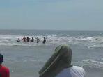Evakusi-wisatawan-tenggelam-di-Pantai-Cemaravv.jpg