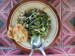 Ibunda-Iis-Dahlia-Ternyata-Suka-Makan-Rumbah-Khas-Indramayu-Beli-Pasti-Langsung-Diborong.jpg