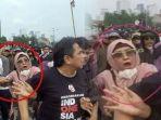 Identitas-Emak-emak-Provokator-Pengeroyokan-Ade-Armando-Beredar-Pemilik-Akun-Ini-Bongkar-Fakta-Asli.jpg