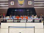 Jajaran-Satnarkoba-Polres-Subang-menunjukan-barang-buktiSF.jpg