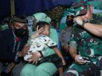 Jenderal-Dudung-Menangis-saat-Jenguk-Anak-Sertu-Eka-Janji-Biayai-Kebutuhan-Hidup-Beasiswa-Sekolah.jpg