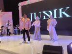 Judika-saat-menghibur-ratusan-emak-emak-di-Kota-Cirebon-Sabtu-28102023.jpg