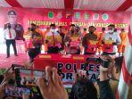 Kapolres-Indramayu-AKBP-M-Lukman-Syarif-saat-menggelar-rilis-akhir-tahun-di-Mapolres-Indramayuu.jpg