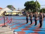 Kapolres-Majalengka-AKBP-Indra-Novianto-kiri-saat-memimpin-upacaras.jpg