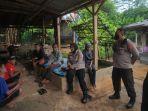 Kapolres-Subang-AKBP-Sumarni-tanya-warga-soal-darel.jpg