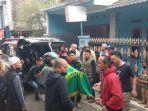 Kedatangan-jenazah-Muhammad-Reza-Satria-19-di-rumah-dukaD.jpg