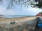 Kondisi-Pantai-Karanghawu-Sukabumi-sepi-wisatawan-di-libur-weekendd.jpg