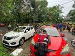 Kondisi-mobil-yang-tertimpa-pohon-tumbang-di-Jalan-Cisadea-Kota-Bandungt.jpg