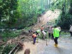 Longsor-Jalan-Nasional-III-Sukabumi-Palabuhanratu-Cikananga-13122022.jpg