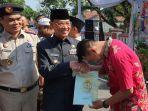 Majalengka-Karna-Sobahi-dan-BPN-bagikan-sertifikat-tanah-program-PTSL2592023.jpg