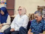 Menteri-Pemberdayaan-Perempuan-dan-Perlindungan-Anak-Arifah-Fauzi-melakukan-takziahS.jpg