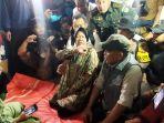 Menteri-Sosial-Tri-Rismaharini-saat-meninjaug.jpg