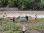 Mobil-Hanyut-Tersangkut-di-Sungai.jpg