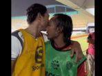 Momen-Hangat-Persib-Bandung-Hariono-Berpelukan-dengan-Jupe.jpg