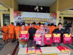 Para-pengedar-narkoba-saat-digiring-polisi-di-Mapolres-Indramayudv.jpg