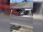 Pasar-Garawangi-Kecelakaan-Mobil-Merah.jpg