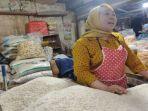 Pedagang-beras-di-Pasar-Tradisional-Sindangkasih-Cigasong-Majalengka.jpg