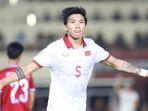 Pemain-Vietnam-Doan-Van-Hau-saat-melakukan-selebrasii.jpg