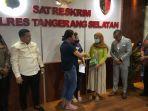 Pencurian-Cokelat-di-Alfamart-Berujung-Damai-Polisi-Sepakat-Pahami-Kondisi-Psikis-Pelaku.jpg