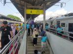 Peningkatan-penumpang-yang-turun-di-Stasiun-Cirebons-442024.jpg