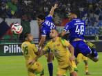Persib-vs-Persebaya-GBLA.jpg