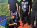 Polisi-saat-menangkap-ES-pengedar-obat-obatan-terlarangs.jpg