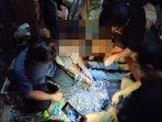 Polisi-saat-mengamankan-A-pengedar-narkobaqj.jpg