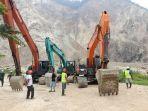 Proses-pencarian-korban-longsor-di-Gunung-Kuda-Desa-CipanasS.jpg