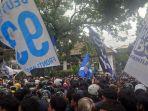 Ribuan-bobotoh-di-graha-persib-932024.jpg