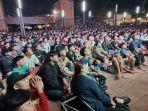 Ribuan-warga-saat-mengikuti-nobar-Timnas-Indonesia-vs-Uzbekistanb.jpg
