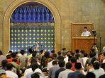 Ridwan-Kamil-Tausiah-di-Masjid-Kampus-UGM-Yogyakarta.jpg