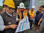 Ridwan-Kamil-tinjau-perbaikan-jalan-di-Jalan-R-Dewi-Sartika-Cirebon-1.jpg