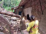 Rumah-Enung-rusak-diterjang-longsor-Cimaja-Cikakak-sukabumi.jpg